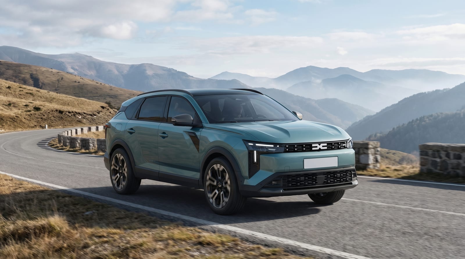 Crossover-break Dacia Striker văzut din trei sferturi față, pe un drum deschis, lumină de zi